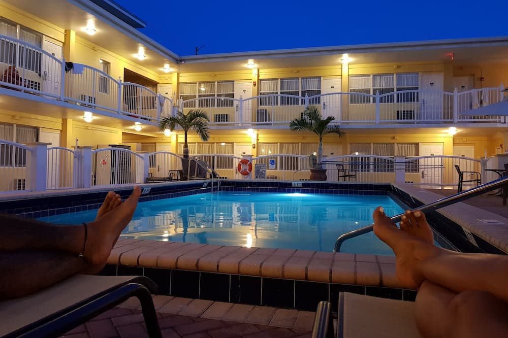 Beach Place Hotel