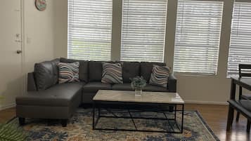 Family Suite, 2 Bedrooms (2 Bedrooms) | Living area