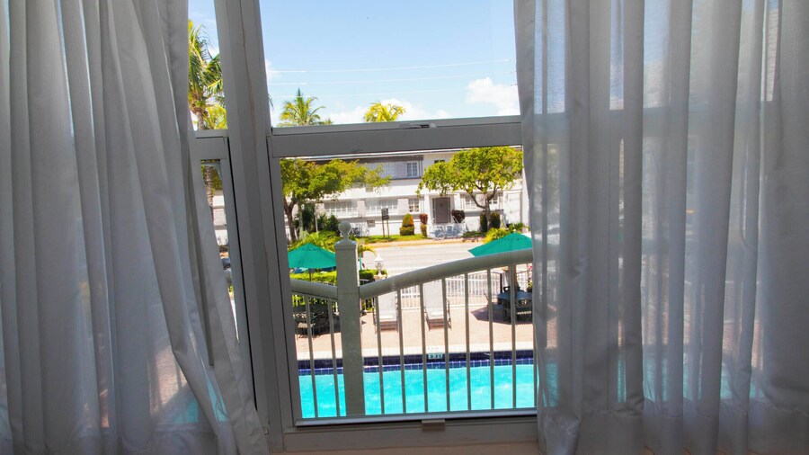 Beach Place Hotel
