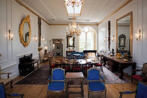 Sala de estar en el lobby