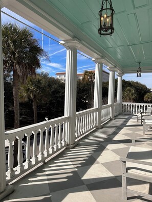 Pringle-Frost King | Premium bedding, in-room safe, laptop workspace, iron/ironing board - 20 South Battery (Charleston)