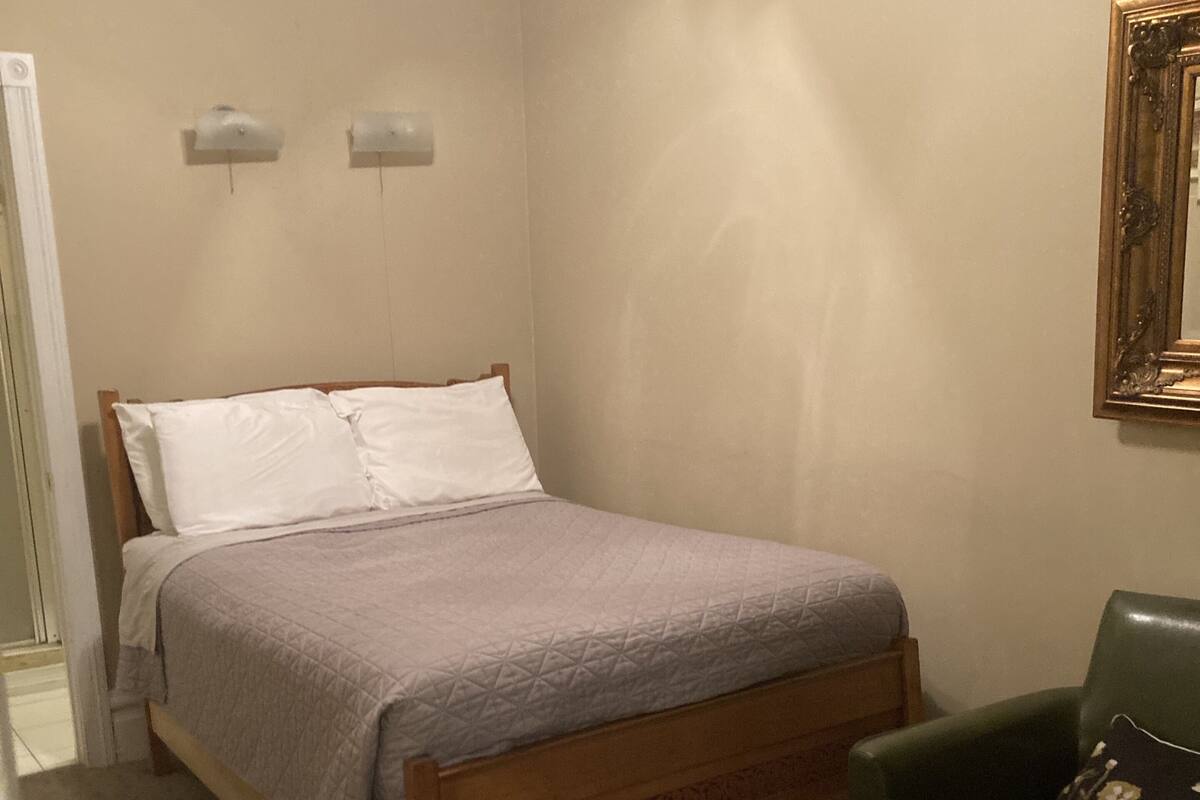 2D - Full bed, Private On Suite Bath | WiFi (free)