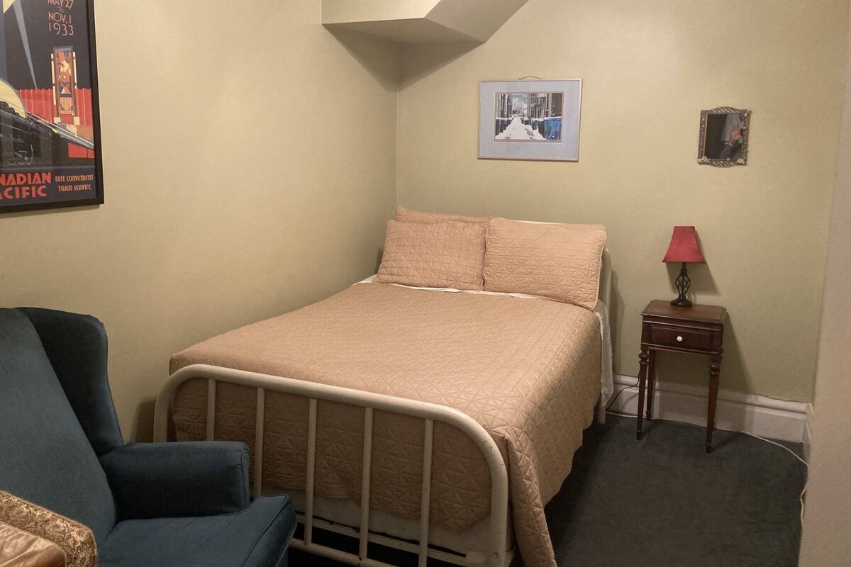 1C - Full bed, Private bath across the hall | WiFi (free)