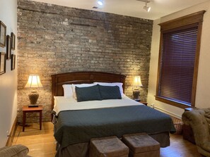 Free WiFi - Old Chicago Inn (Chicago)
