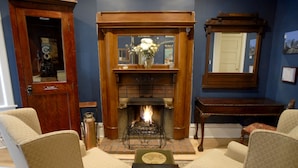 Fireplace - Old Chicago Inn (Chicago)