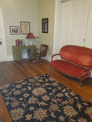 Zimmer (Dr. Hall room)