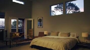 Room, City View | Desk, iron/ironing board, free WiFi