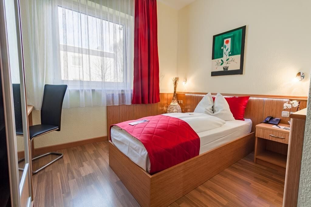 Hypo-allergenic bedding available, minibar, desk, laptop workspace