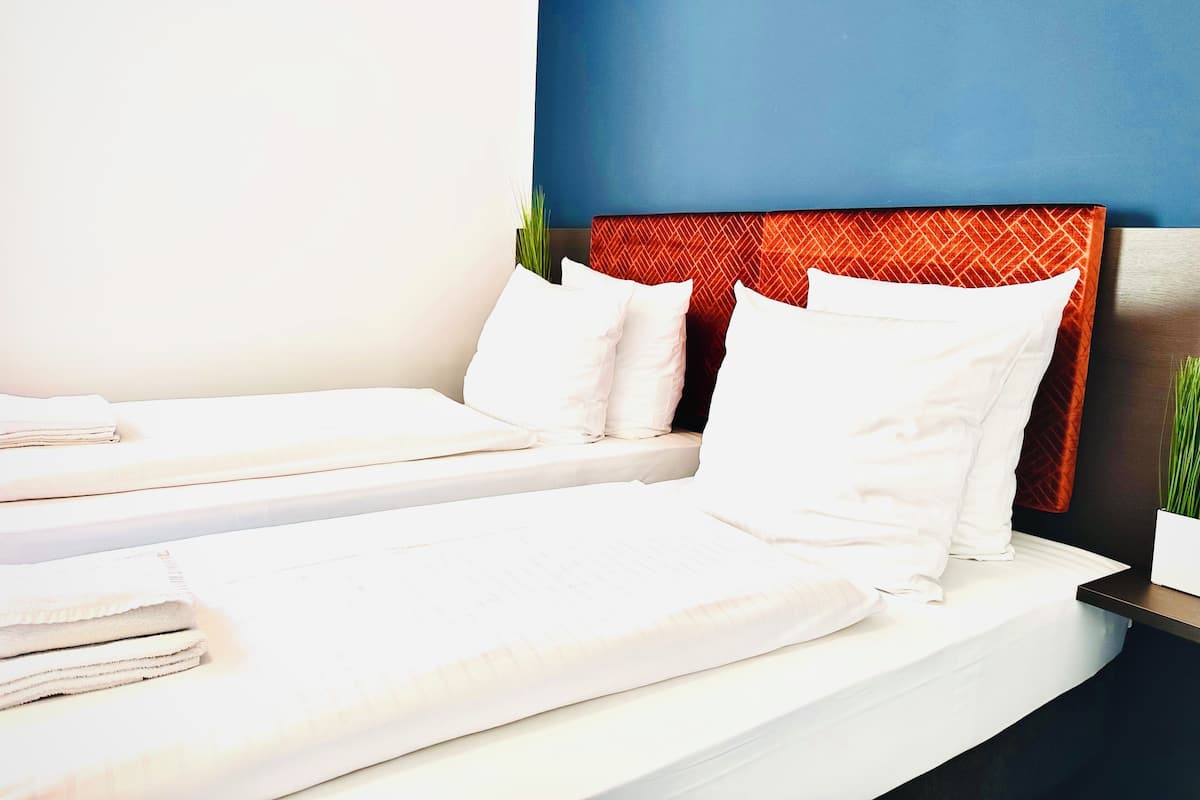 Zweibettzimmer | Allergikerbettwaren, Minibar, Schreibtisch
