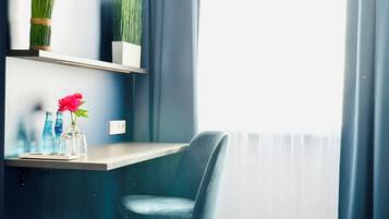 Literie hypoallergénique, minibar, bureau
