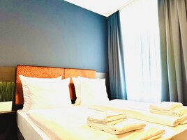 Ropa de cama hipoalergénica, minibar y escritorio 