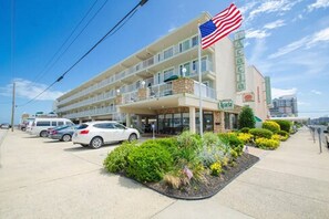 デラックス スイート ダブルベッド 2 台 オーシャンビュー | 部屋からの景観