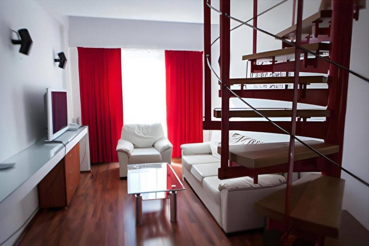 Junior Suite | 1 bedroom, in-room safe, desk, laptop workspace