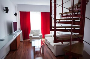 Junior Suite | In-room safe, desk, laptop workspace, blackout drapes - Tania-Frankfurt (Bucharest)