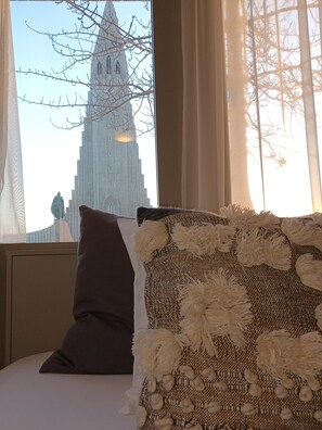 Ropa de cama hipoalergénica, cortinas blackout y wifi gratis