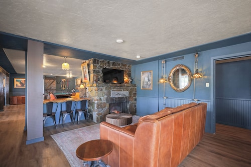 Sessions Retreat & Hotel