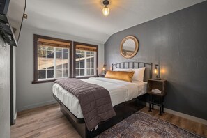 Traditional Room | 1 bedroom, individually furnished, free WiFi, bed sheets