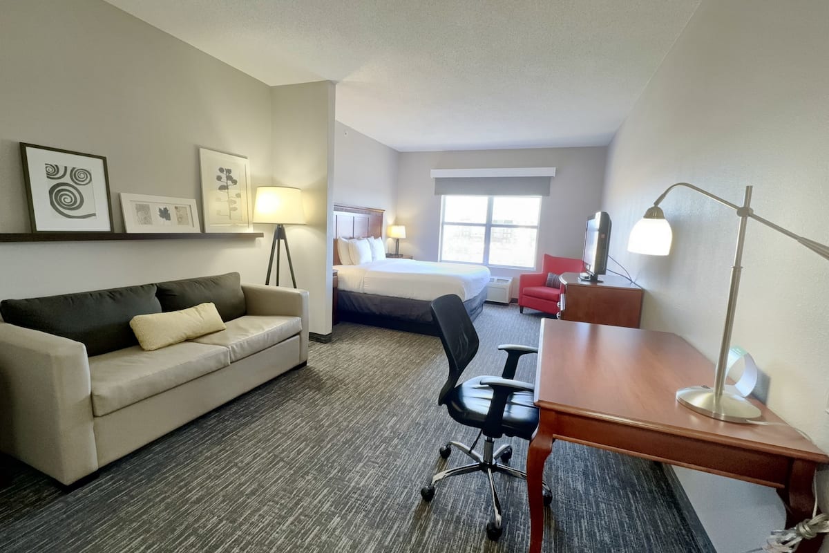 Studio Suite, 1 King Bed, Non Smoking | 1 bedroom, in-room safe, desk, blackout drapes