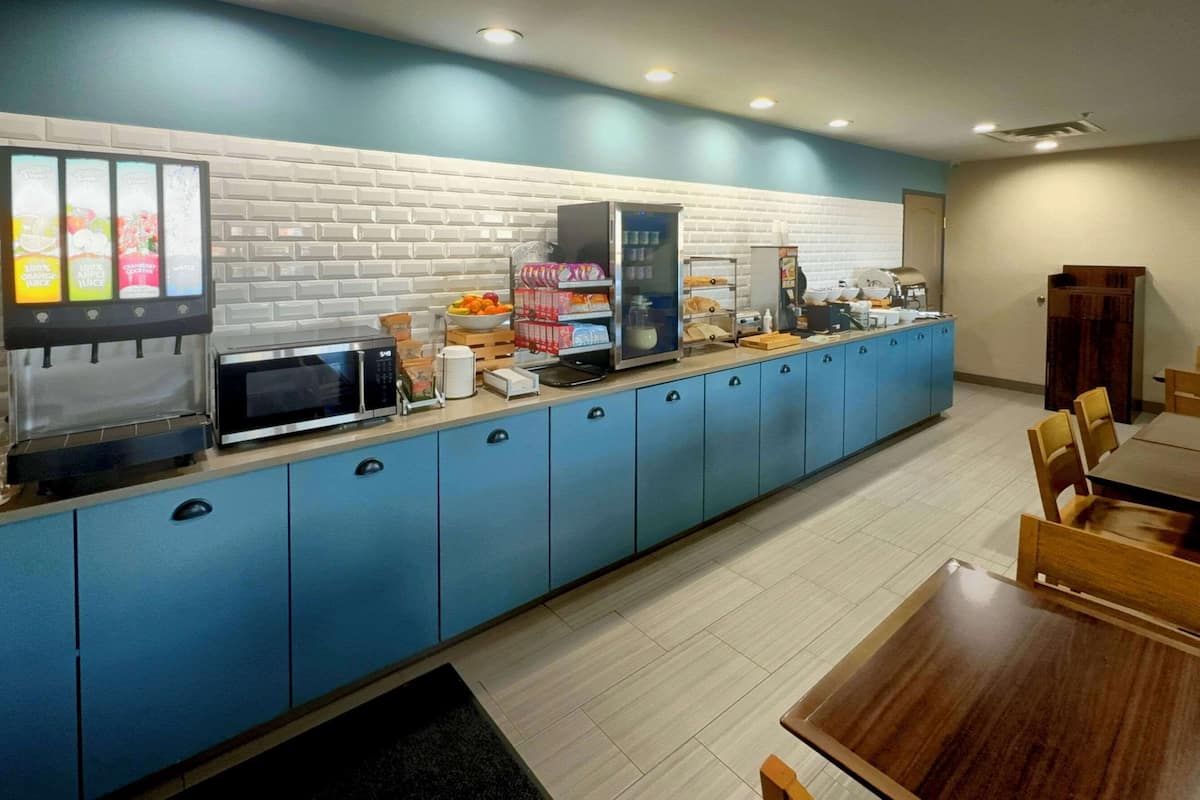 free buffet breakfast