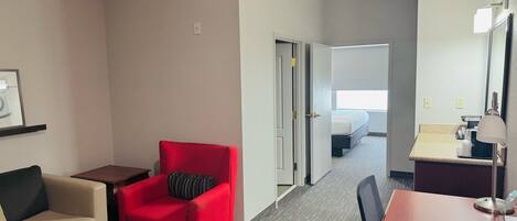 1 bedroom, in-room safe, desk, blackout curtains