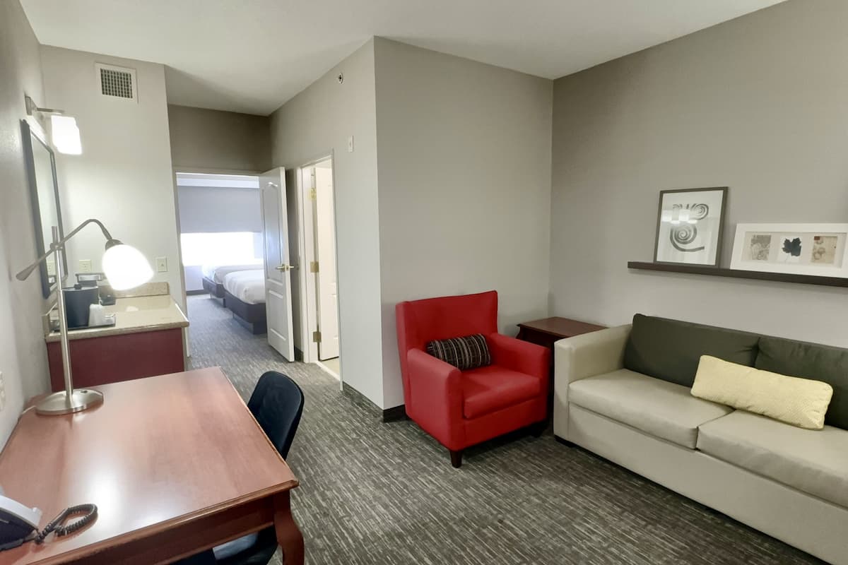 Suite, 1 Bedroom, Non Smoking | 1 bedroom, in-room safe, desk, blackout drapes