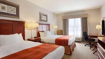 Zimmersafe, Schreibtisch, Verdunkelungsvorhänge, Bügeleisen/Bügelbrett