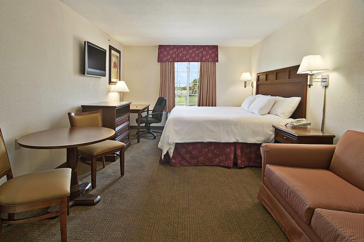 Premium bedding, desk, blackout drapes, iron/ironing board