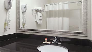 Ducha y bañera combinadas y toallas