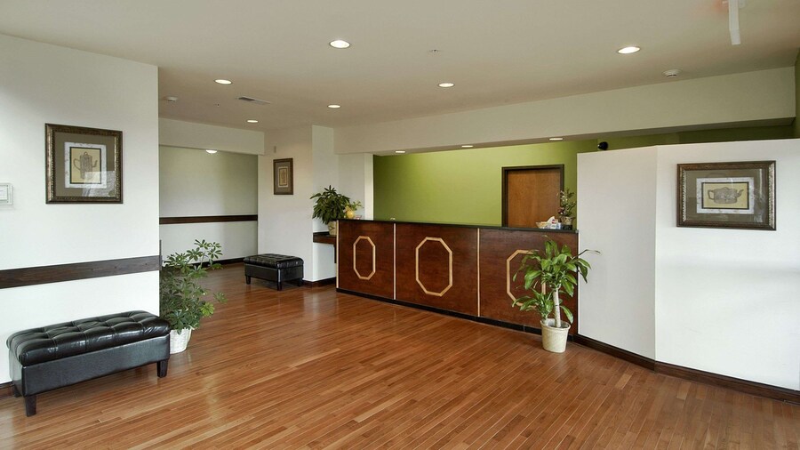 Super 8 by Wyndham Bowling Green North
