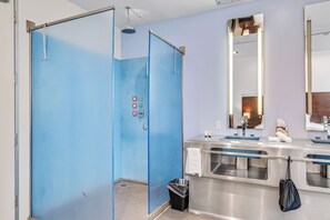 Bathroom - Keating Hotel By At Mine Hospitality (San Diego)