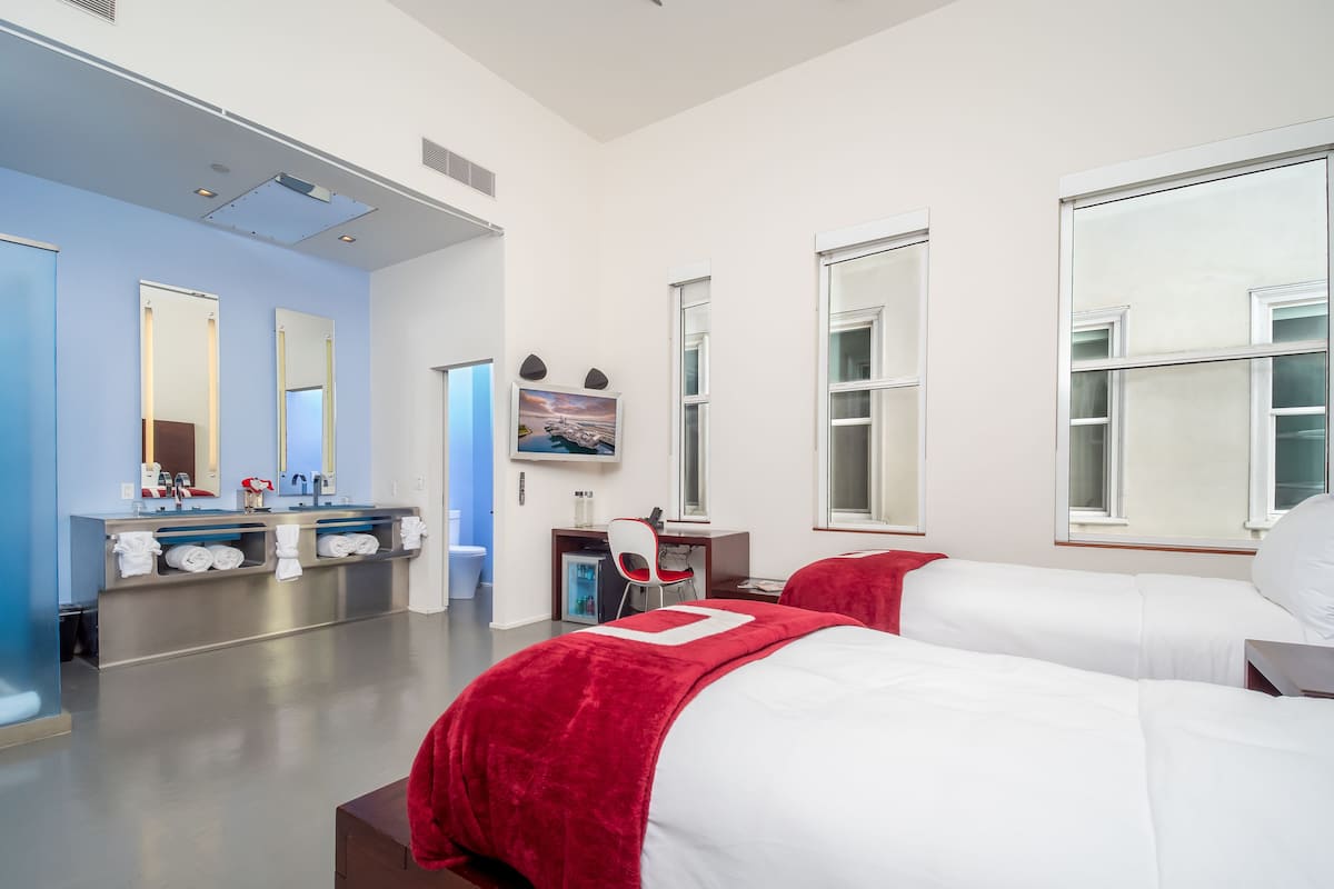 Deluxe Room (Optional Twin) | Frette Italian sheets, premium bedding, down duvets, minibar