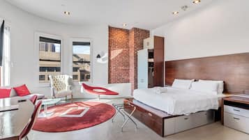 Superior Room, 1 King Bed, Private Bathroom, City View | Frette Italian sheets, premium bedding, down comforters, minibar