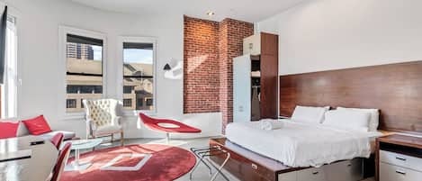 Superior-Zimmer, 1 King-Bett, eigenes Bad, Stadtblick | Italienische Bettbezüge von Frette, hochwertige Bettwaren