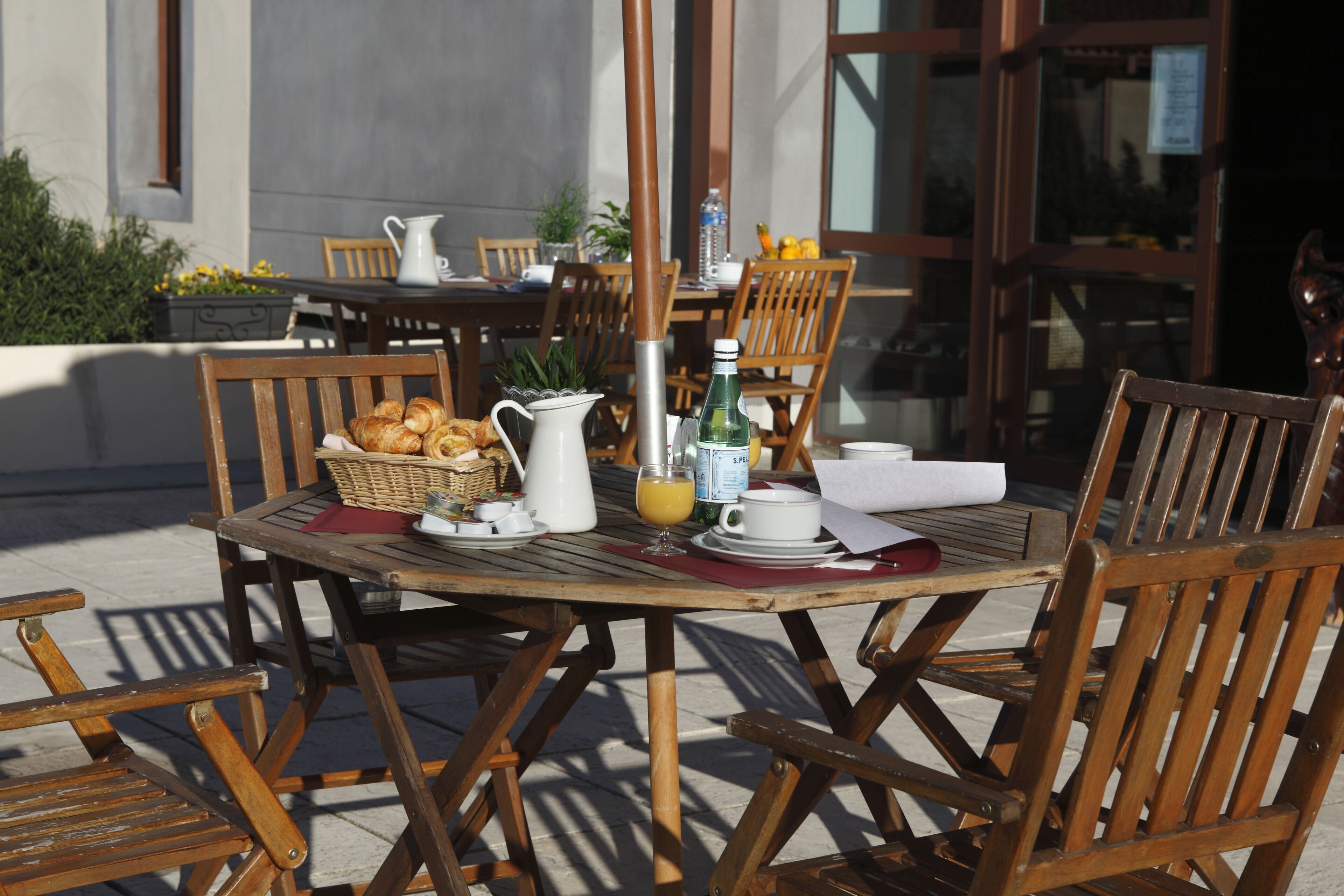 Petit déjeuner buffet servi tous les jours en supplément