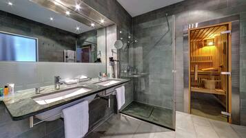Dusche im Bad