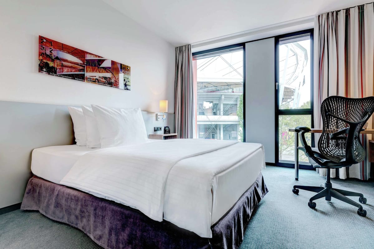 Premium bedding, in-room safe, desk, blackout curtains