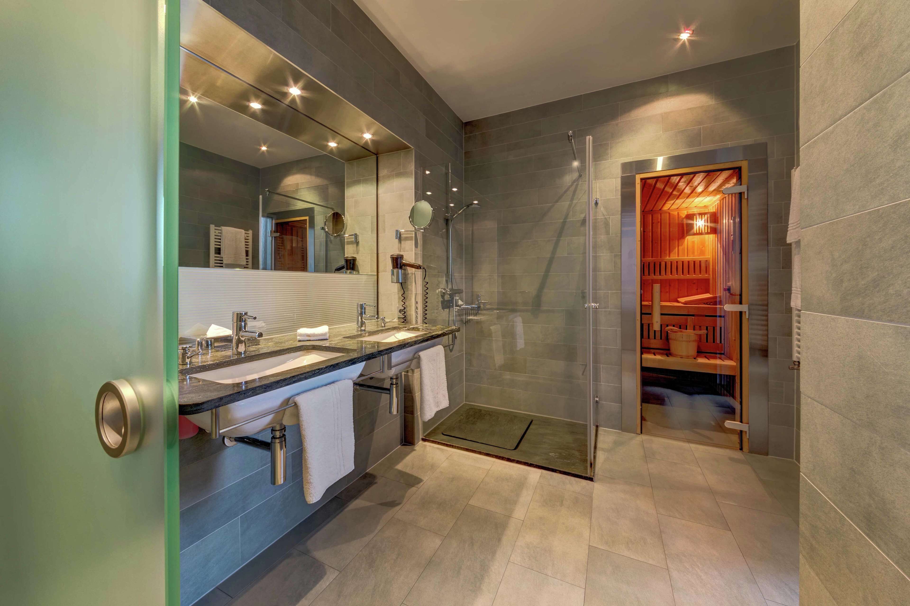 junior room, 1 king bed | bathroom shower