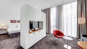 Junior-Zimmer, 1 King-Bett | Hochwertige Bettwaren, Zimmersafe, Schreibtisch, Verdunkelungsvorhänge