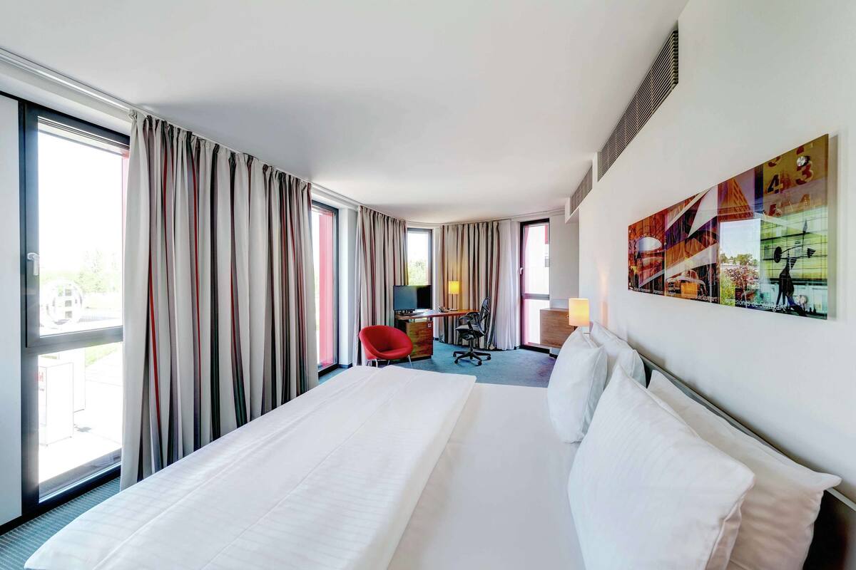 premium bedding, in-room safe, desk, blackout curtains