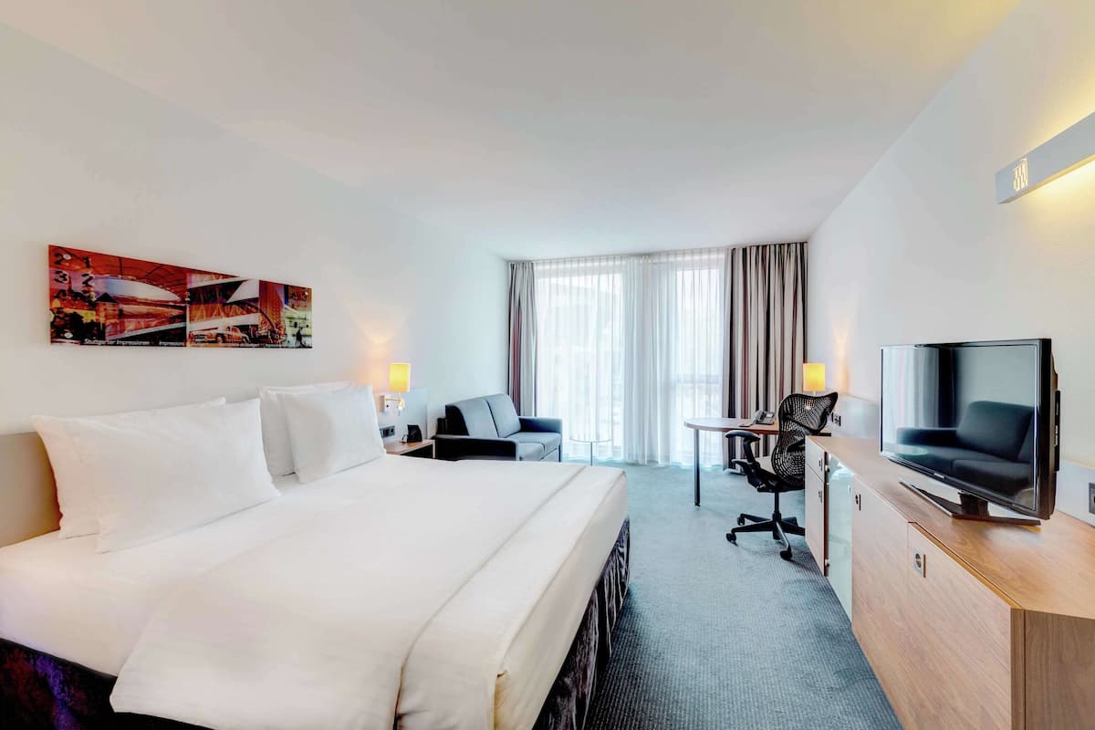 Premium bedding, in-room safe, desk, blackout curtains