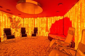 Sauna seca, banheira de hidromassagem, 3 salas de tratamento, massagens