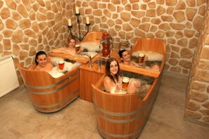 Sauna, hot tub, 3 treatment rooms, massages - Prague Centre Plaza (Prague)