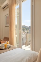 Quarto casal ou duplo superior | Frigobar, cofres nos quartos, escrivaninha