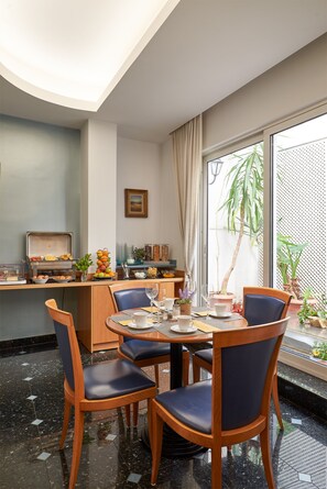 Daily buffet breakfast (EUR 7.50 per person) - Athos (Athens)