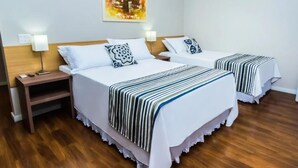 Minibar, in-room safe, desk, blackout drapes - Hotel Nacional Inn Porto Alegre (Porto Alegre)