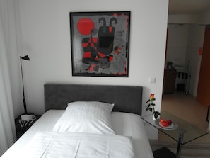Standard Single Room | Minibar, in-room safe, desk, blackout curtains - Art of Comfort - Haus Ingeborg (Cologne)