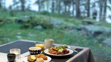 Free buffet breakfast on weekdays