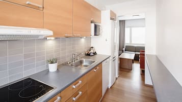 Apartment, 2 Bedrooms | Private kitchen