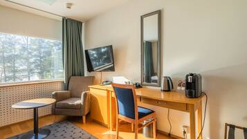 Desk, free WiFi, bed sheets