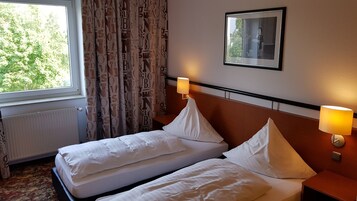 Doppel- oder Zweibettzimmer | Schreibtisch, Bügeleisen/Bügelbrett, Babybetten, kostenloses WLAN